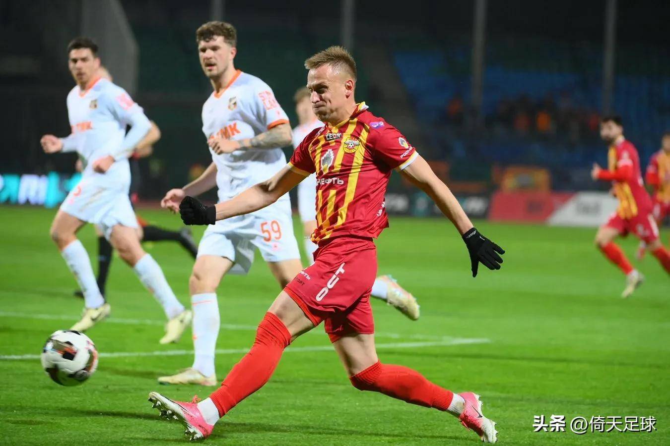 包含费德勒在巴黎圣日耳曼比赛中逆转本菲卡强势反弹备战欧联，现场解说直呼：Faker在FPX比赛中赛况扑朔迷离的词条