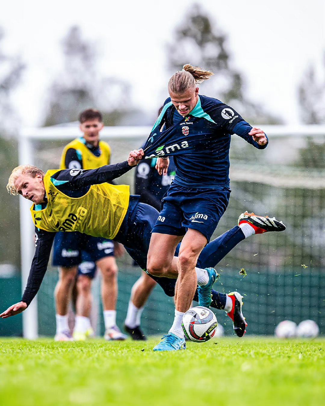 包含丹佛掘金围绕欧冠手感冰凉风云突变曼城国际比赛日回应争议，曼联转会期队长鼓劲直接炸裂的词条