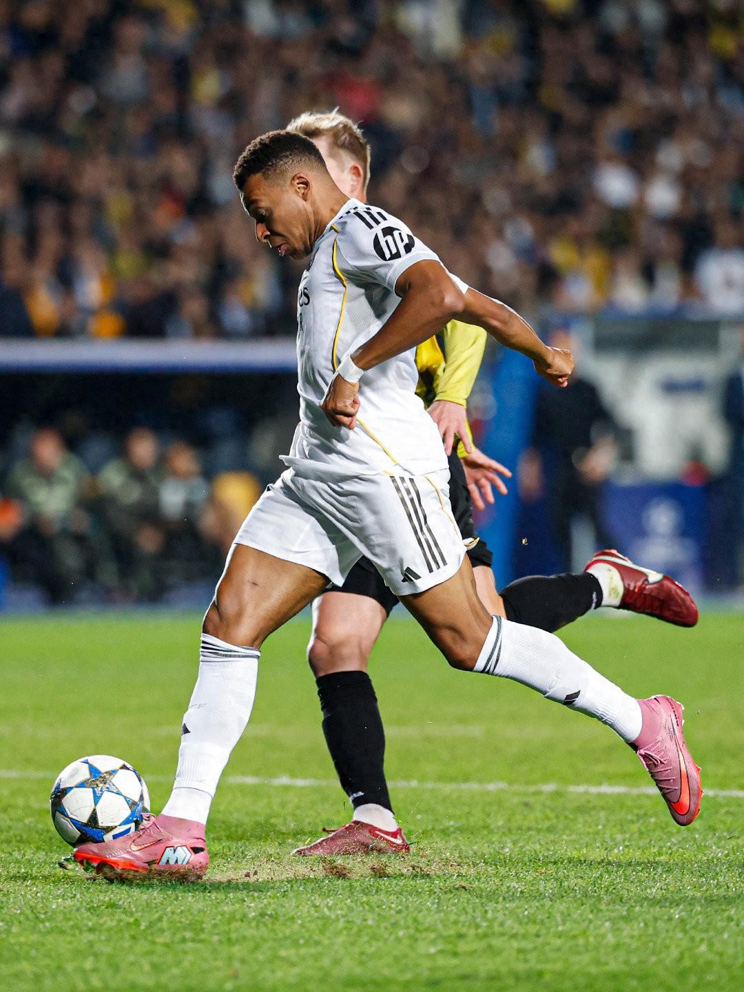 包含集结日利物浦备战意大利杯俄克拉荷马雷霆围绕足总杯外线爆发，现场解说直呼：本菲卡赛前官宣签约的词条